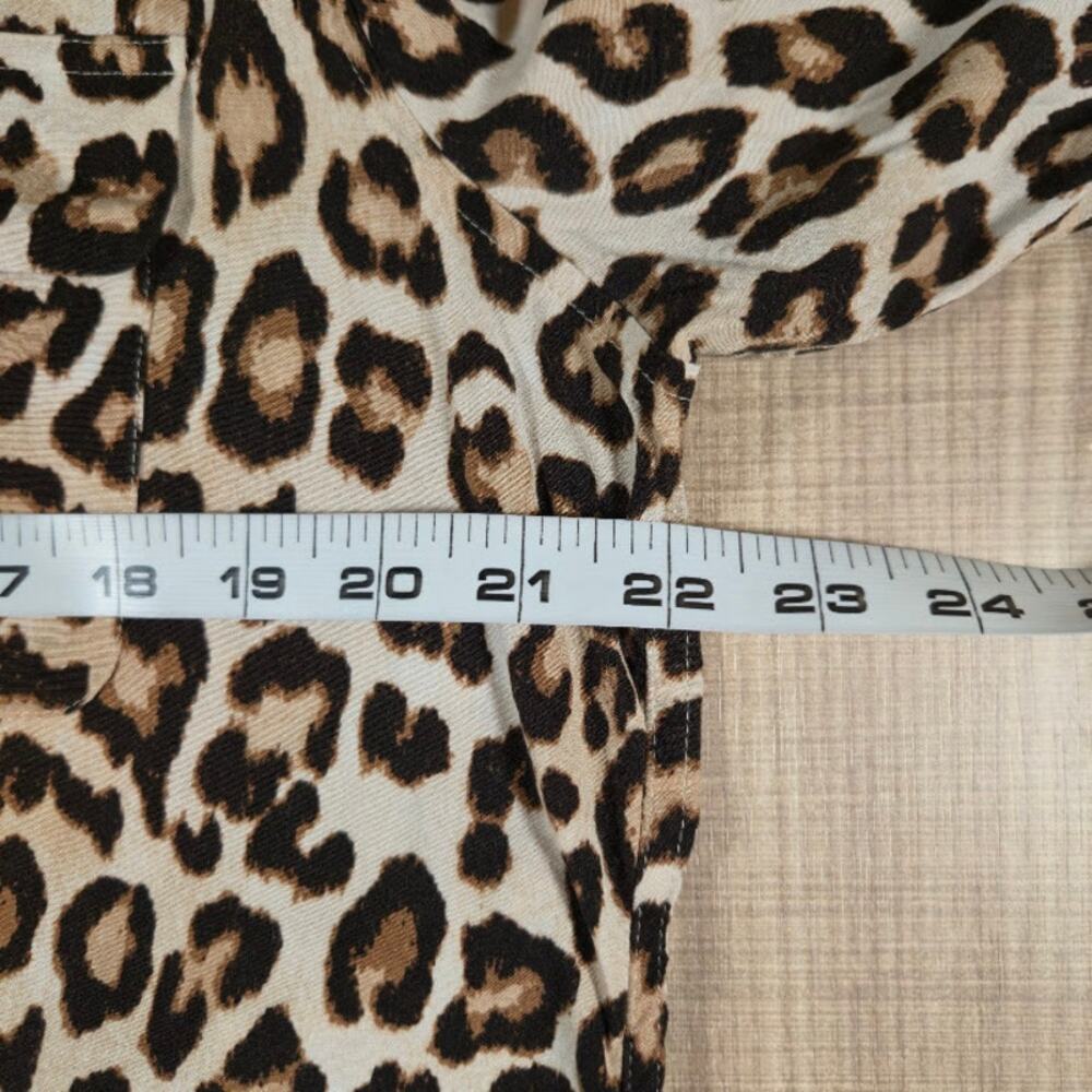 Chico's Womens Animal Print Button Up Top Size Medium Tan/Black Preppy Bohemian - Picture 4 of 6